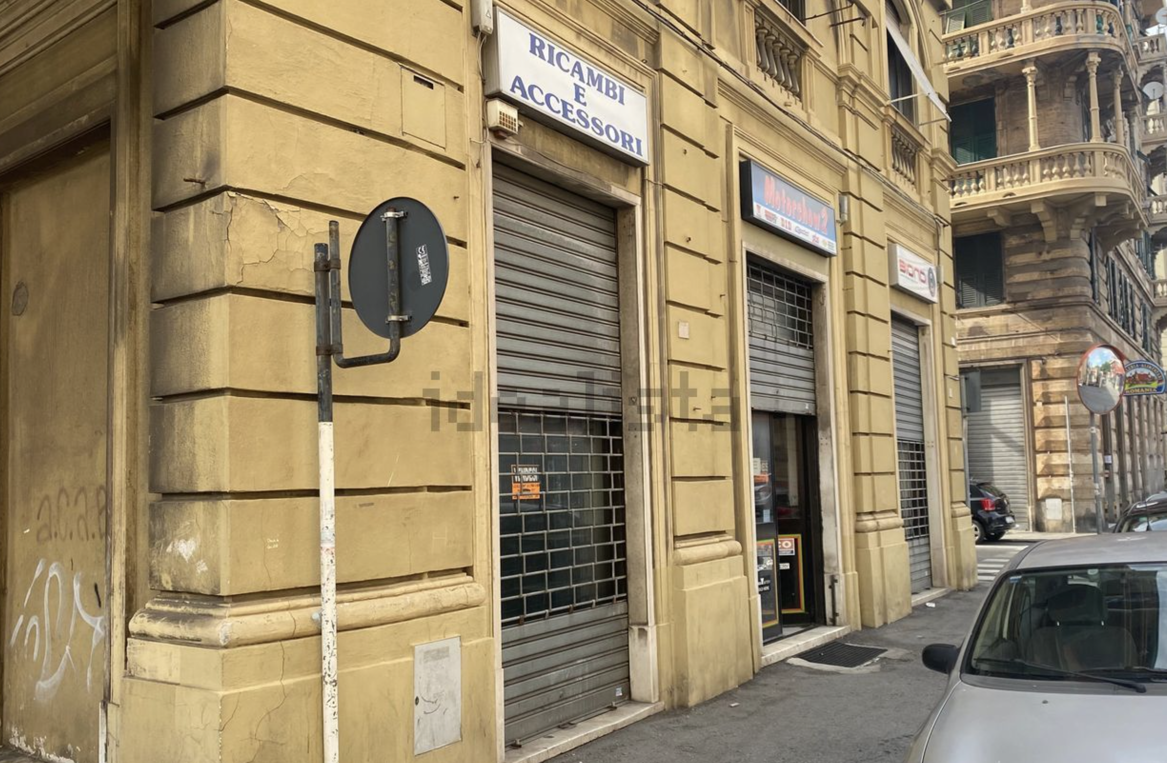 Locale in vendita in via San Giovanni d'Acri, 55